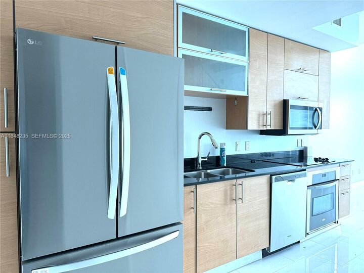 Property Photo: 60 SW 13th St 3408 FL 33130