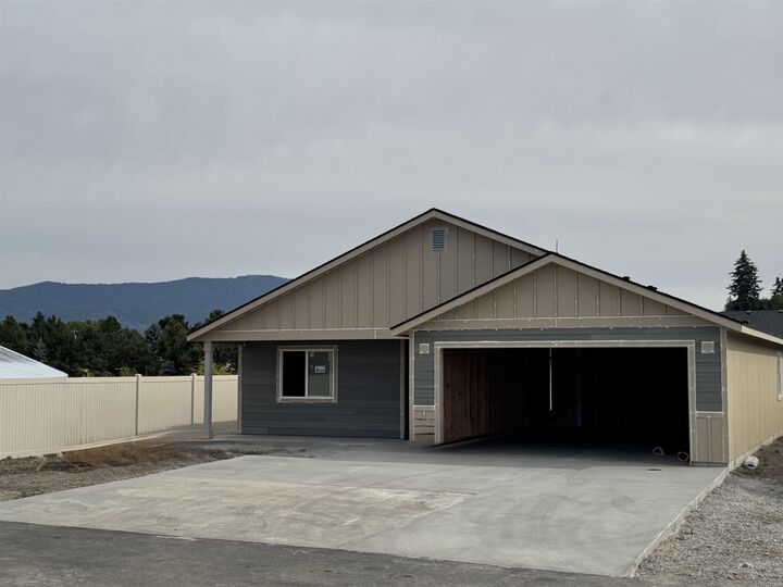 Property Photo: 18424 E 1st Ln WA 99016