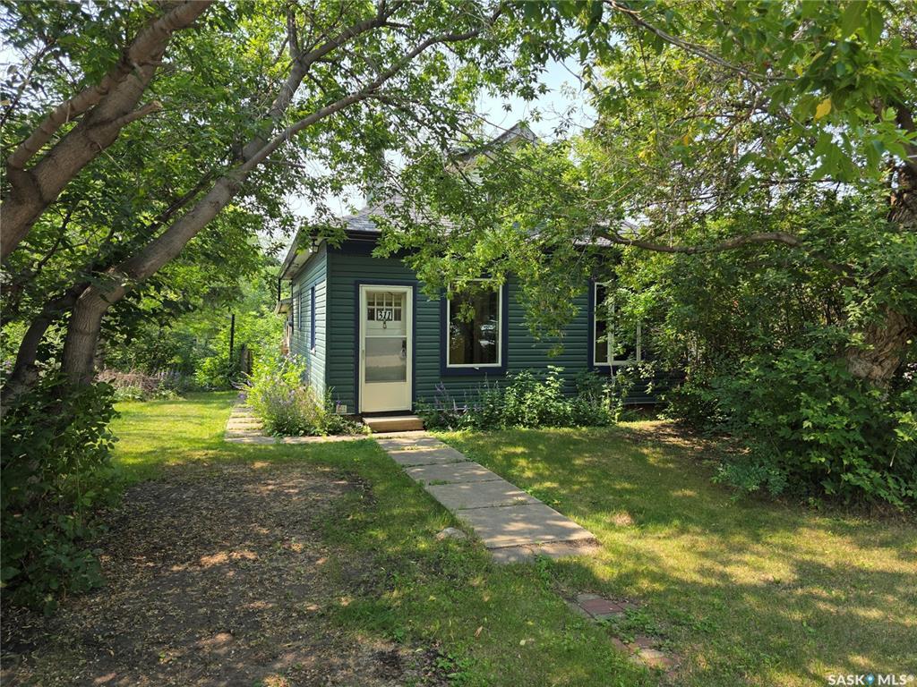 Property Photo:  311 5th Street E  SK S0A 4T0 