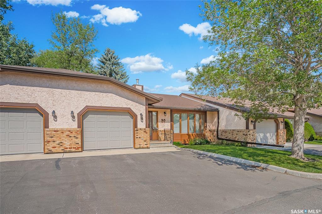 Property Photo: 310 Kingsmere Boulevard 30 SK S7J 4S4