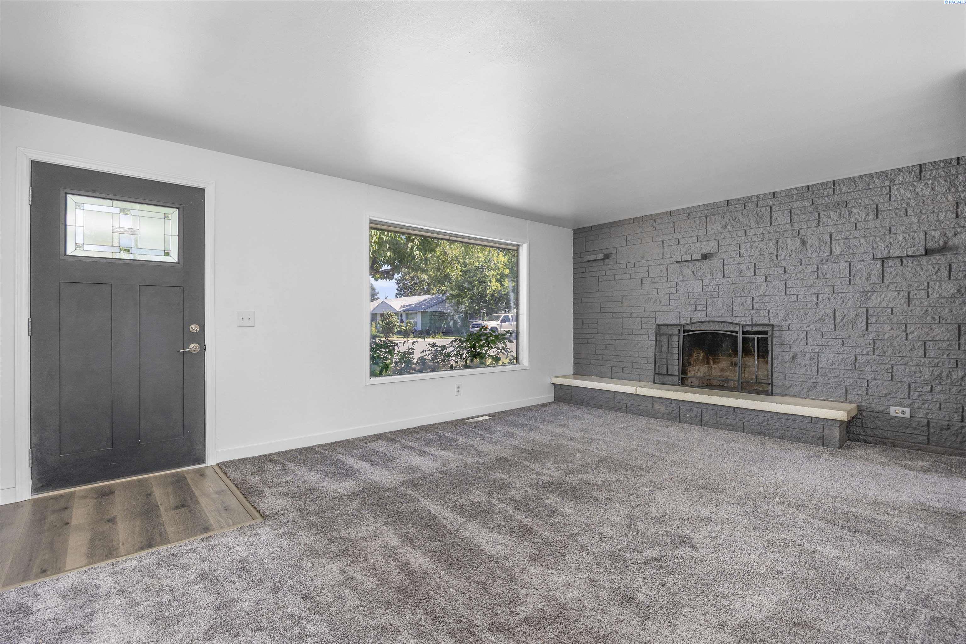 Property Photo:  210 S Anderson St  WA 99336 