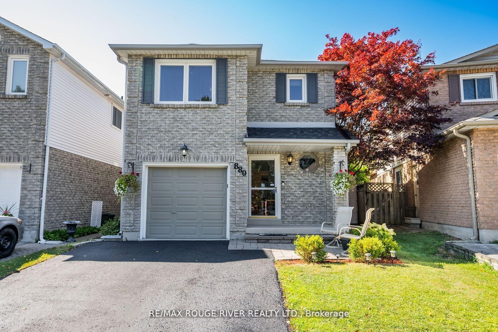 Photo de la propriété:  880 Castlegrove Avenue  ON L1J 7Y4 