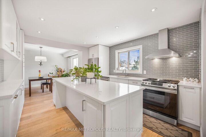 Property Photo: 57 Calder Crescent Main ON L1N 6M2