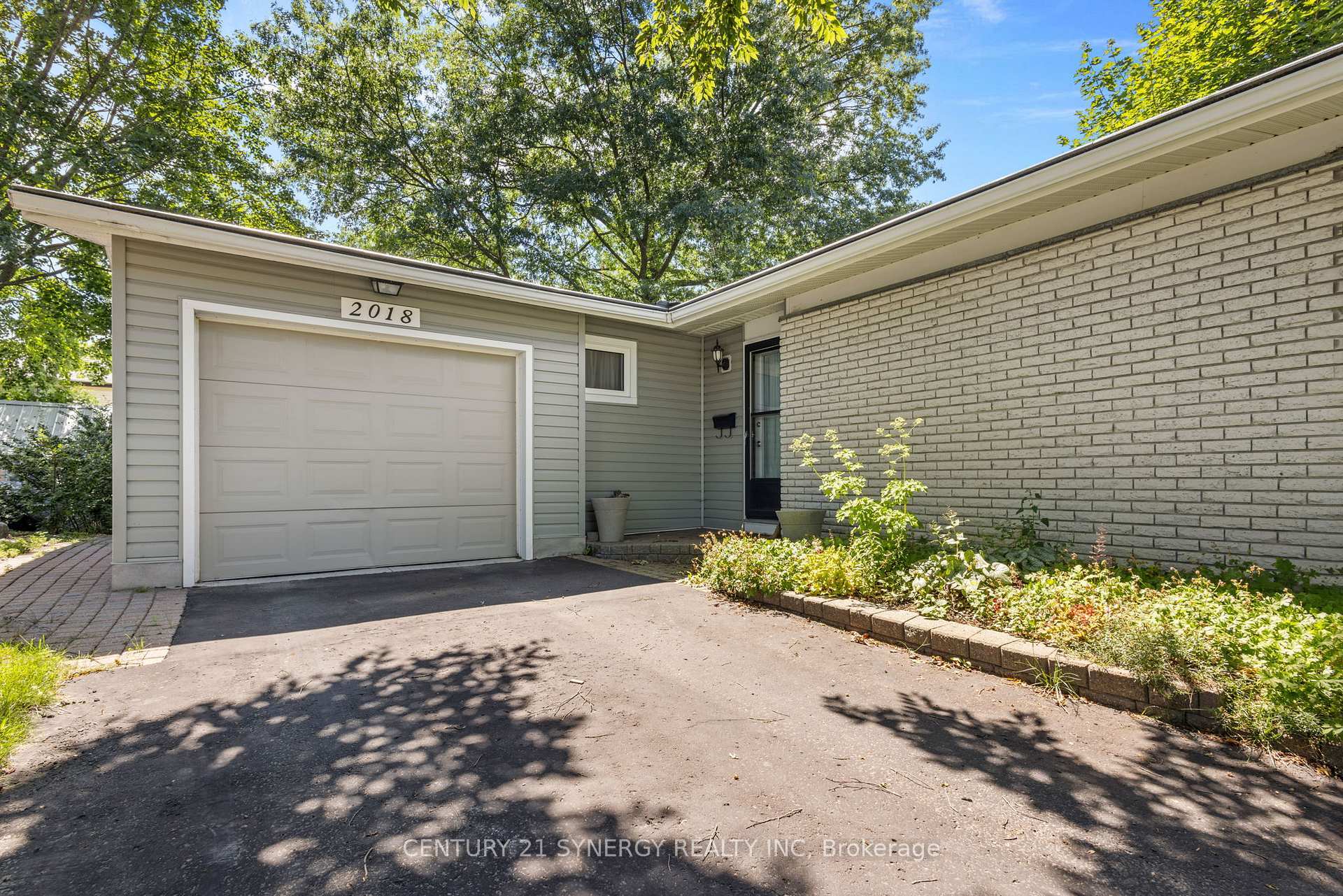Property Photo: 2018 Deerhurst Court ON K1J 8H1