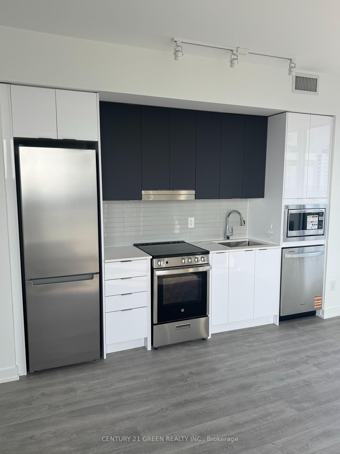 Photo de la propriété: 5105 Hurontario Street 1905 ON L4Z 3X7