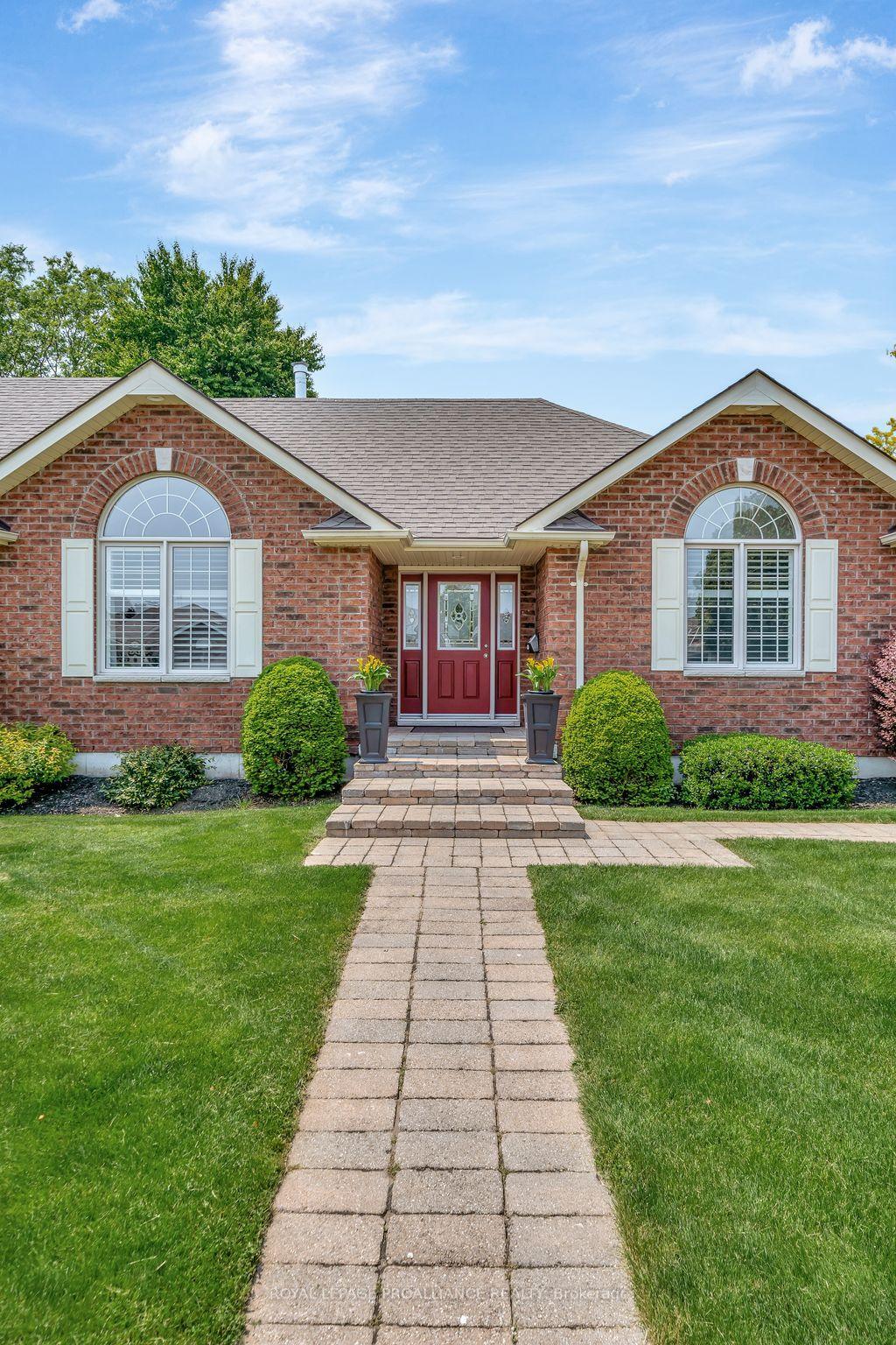 Property Photo: 3 Hazel Court ON K8P 5M4