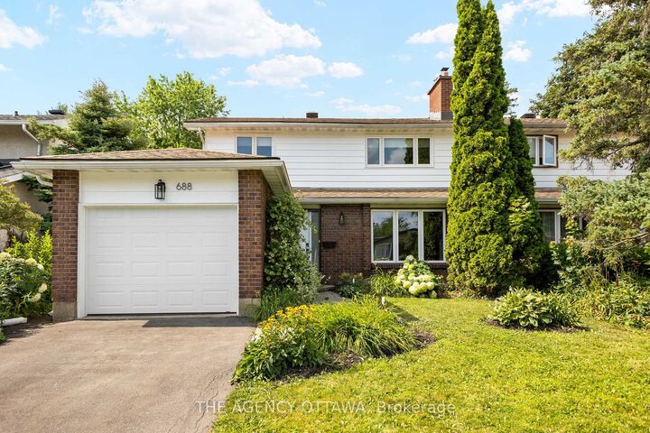 Property Photo: 688 Laverendrye Drive ON K1J 7X6