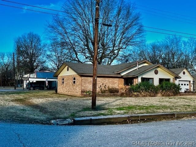 Property Photo: 525 W Chestnut Street OK 74429