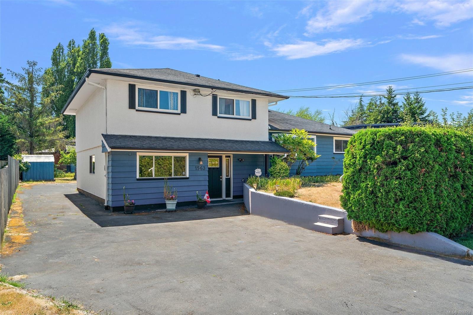 Property Photo: 1563 Kenmore Rd BC V8N 2E2