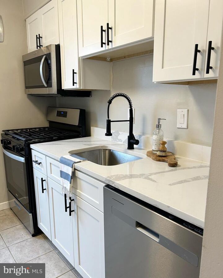 Property Photo: 5012 Columbia Pike 3 VA 22204