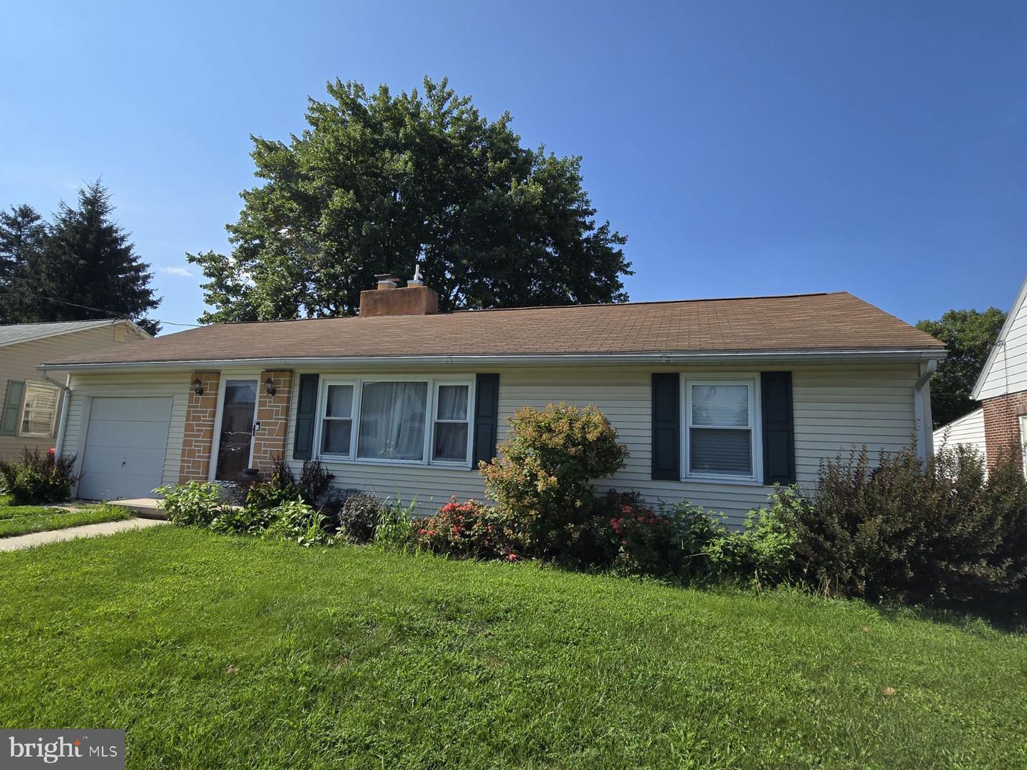 Property Photo: 207 W Walnut Street PA 17042