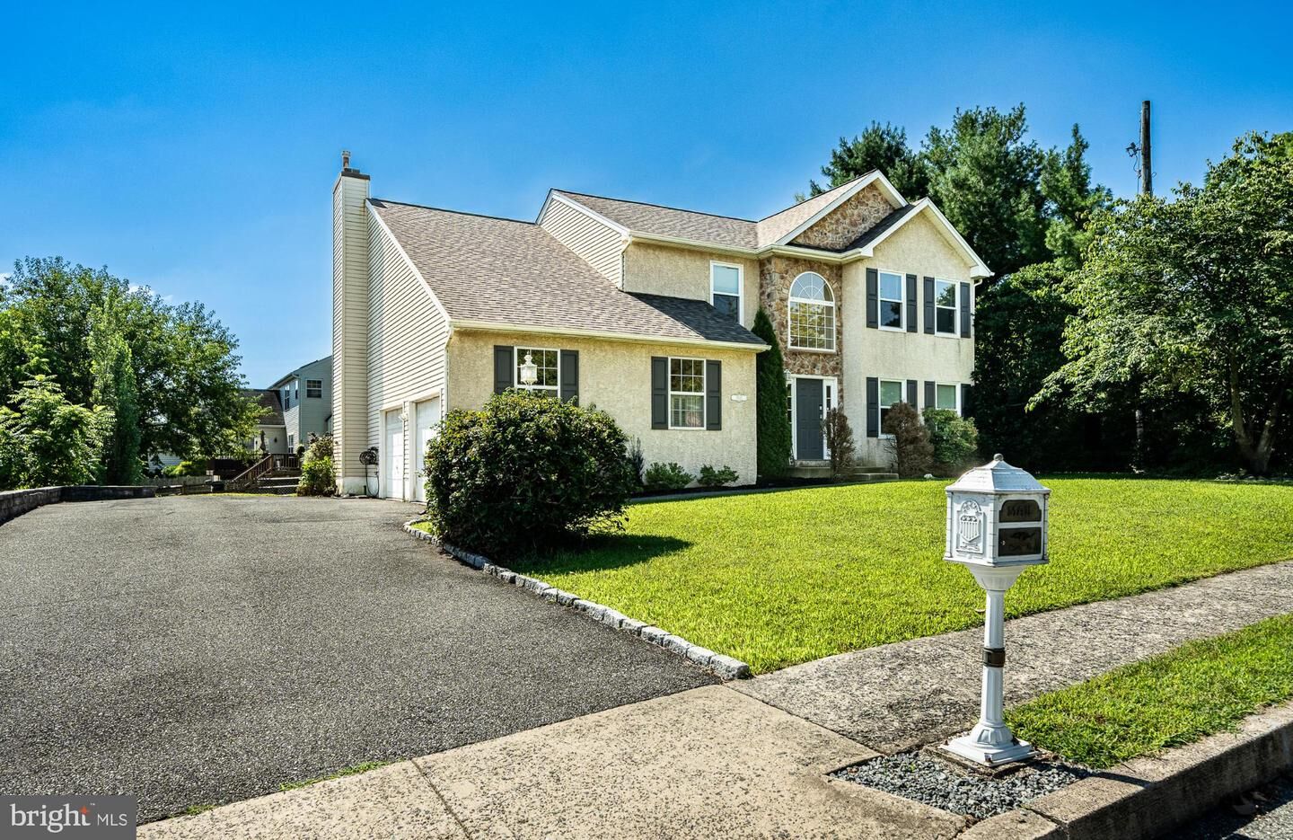 Property Photo: 1502 Aspen Drive PA 19464