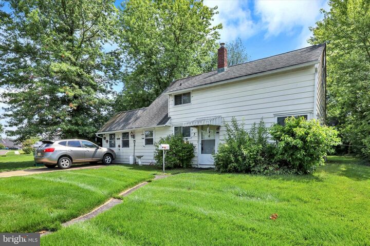 3 Indian Creek Way  Levittown PA 19057 photo