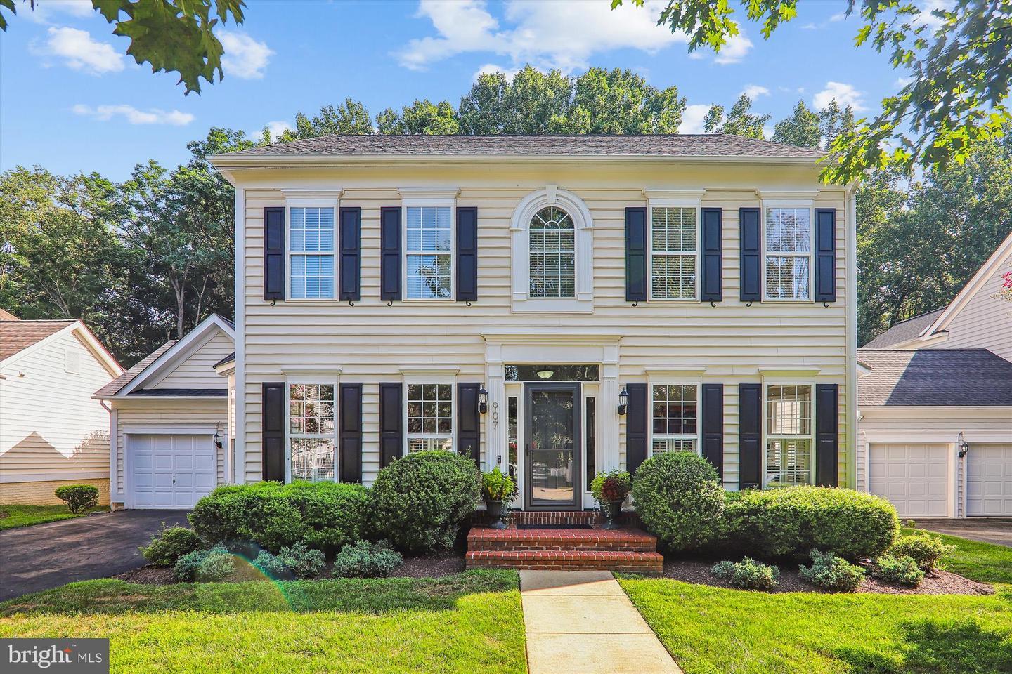 Property Photo: 907 Linslade Street MD 20878