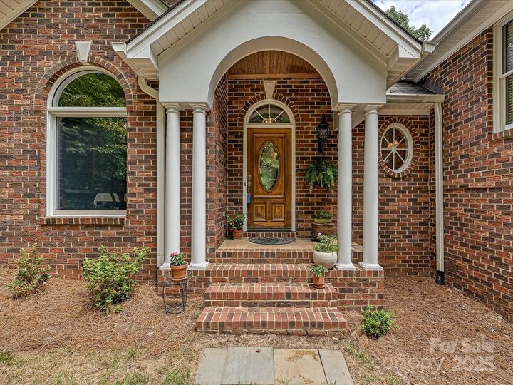 Property Photo:  11902 Mountain Crest Circle  NC 28216 