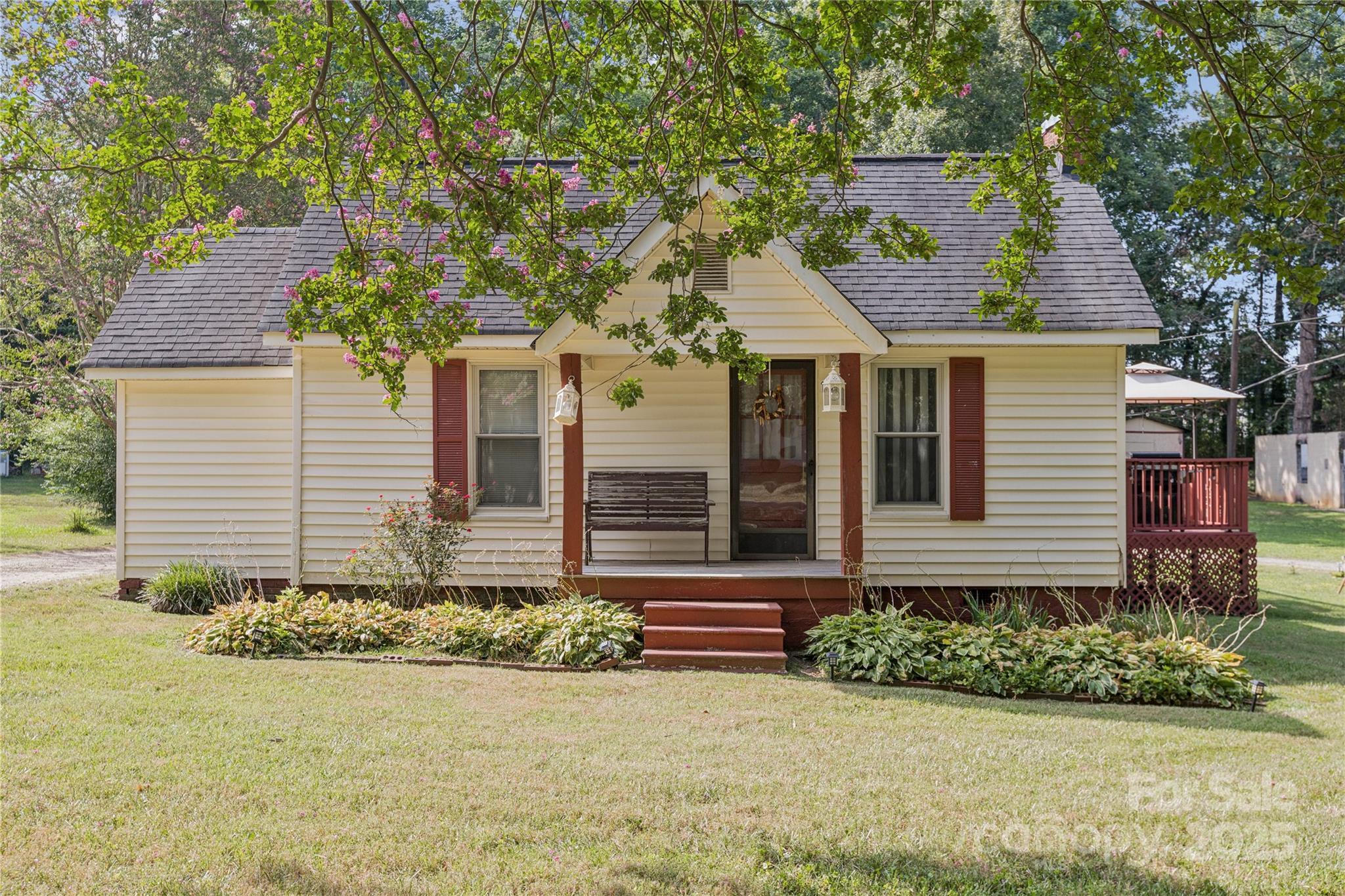 Property Photo: 107 Easy Street NC 28027