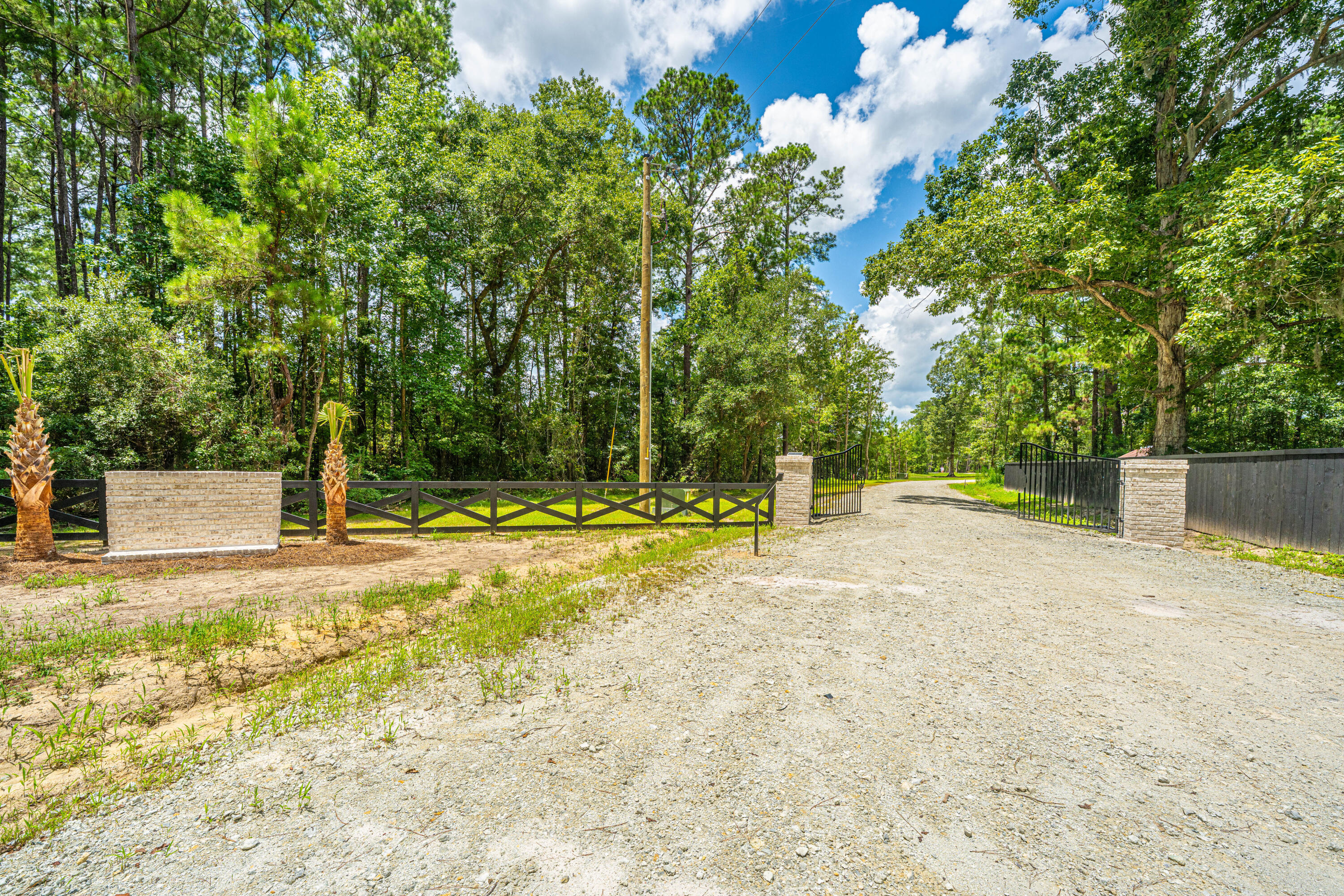 Property Photo:  569 Southern Acres Lane  SC 29486 