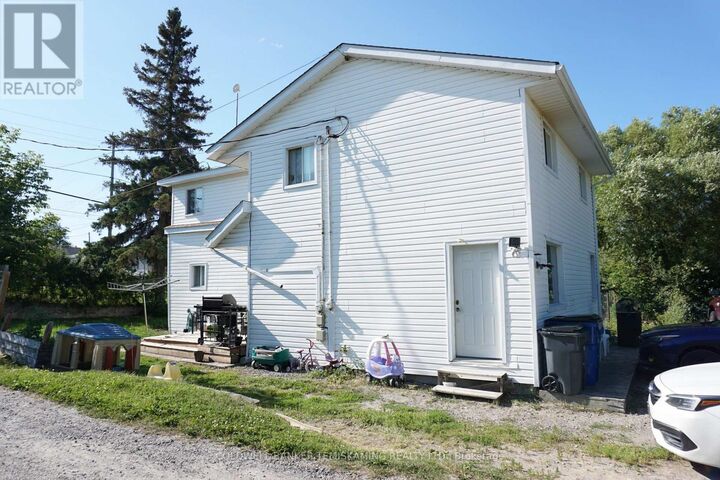 Photo de la propriété:  293 Meridian Avenue  ON P0J 1K0 