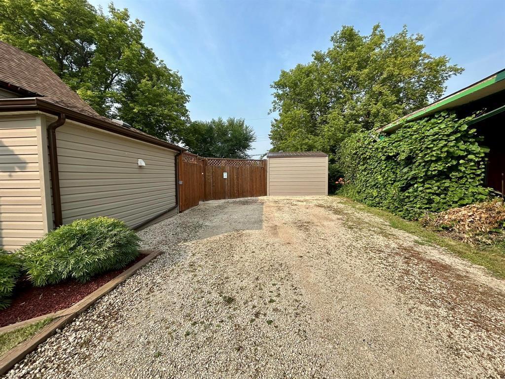 Property Photo: 521 Clandeboye Avenue MB R1A 0X7