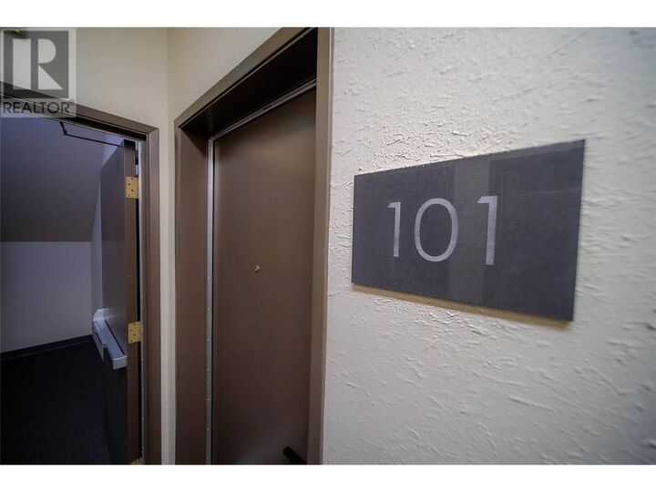 Property Photo: 541 5th Avenue 101 BC V0B 1M0