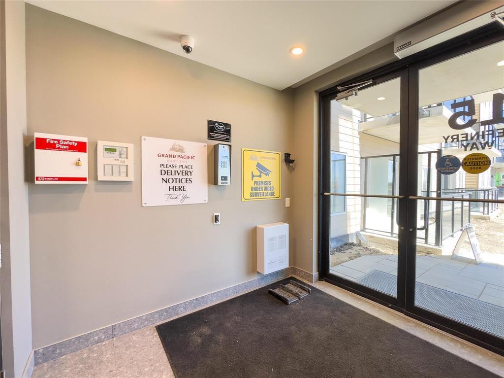 Property Photo: 635 Ballantrae Drive MB R3T 3K4