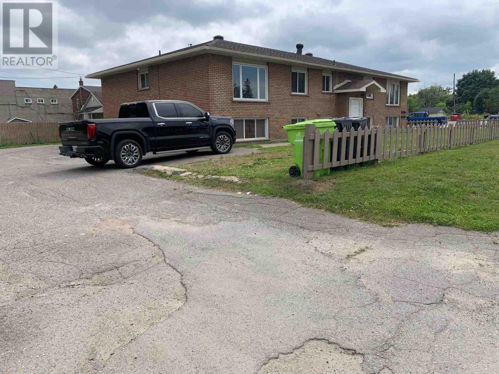 Photo de la propriété: 324 Korah Rd ON P6C 4H1