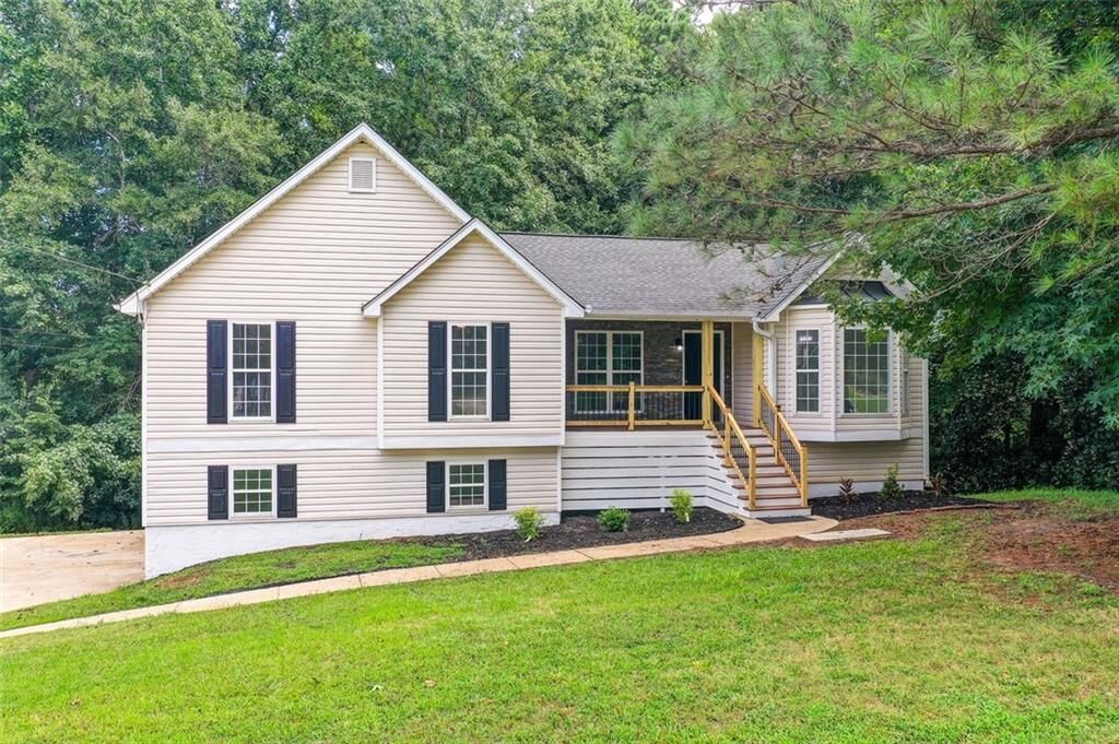 Property Photo: 134 Summer Lake Drive GA 30157