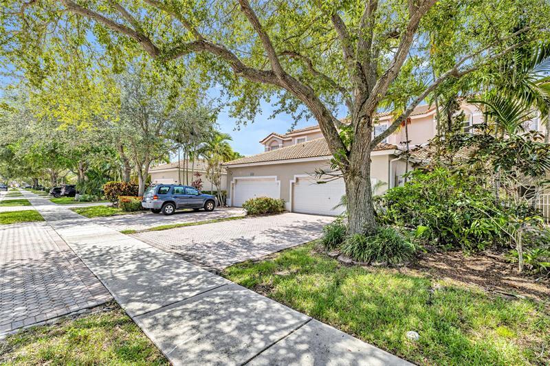 Property Photo: 7951 S Aragon Blvd 3 FL 33322