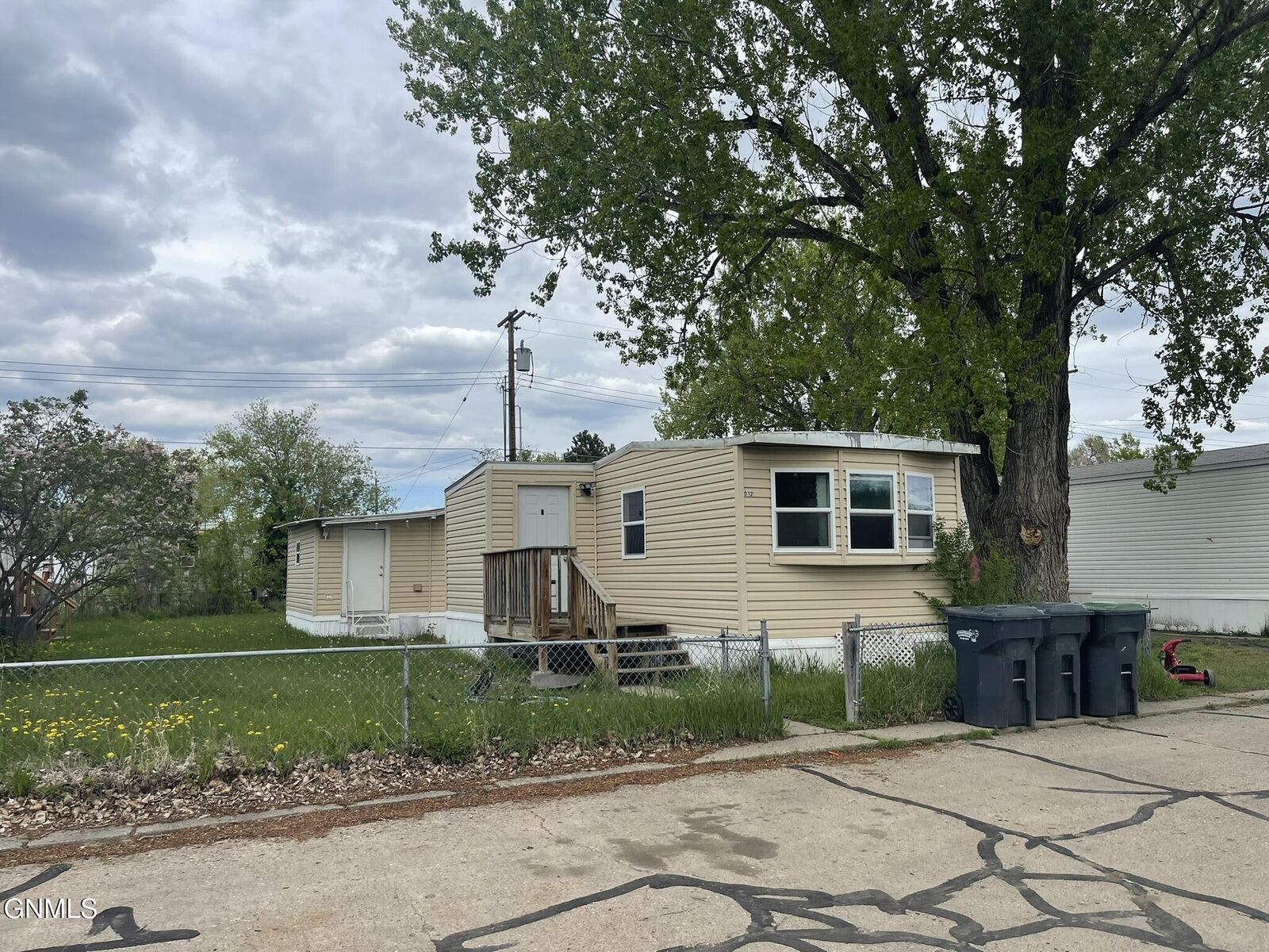 Property Photo: 703 6th Avenue SE D12 ND 58554