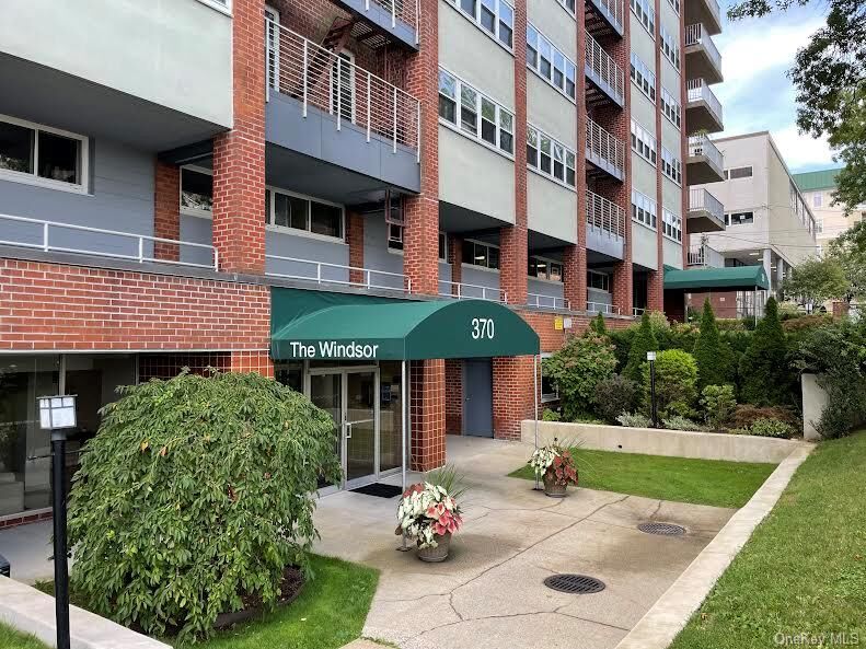 Property Photo: 370 Westchester Avenue 7P NY 10573