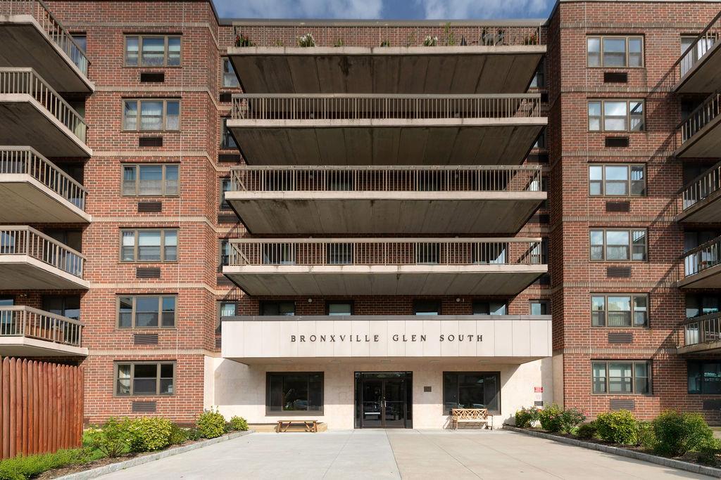 Property Photo: 1376 Midland Avenue 702 NY 10708