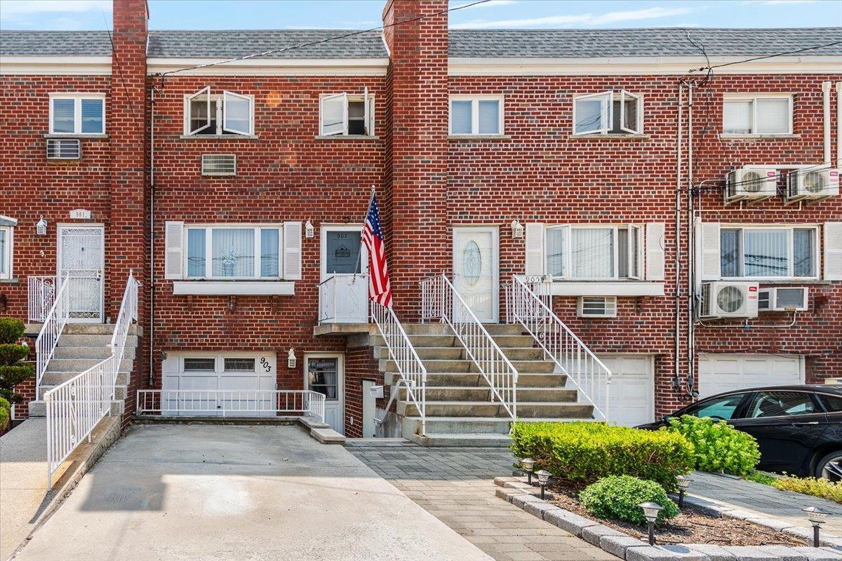 Property Photo: 903 Vincent Avenue NY 10465