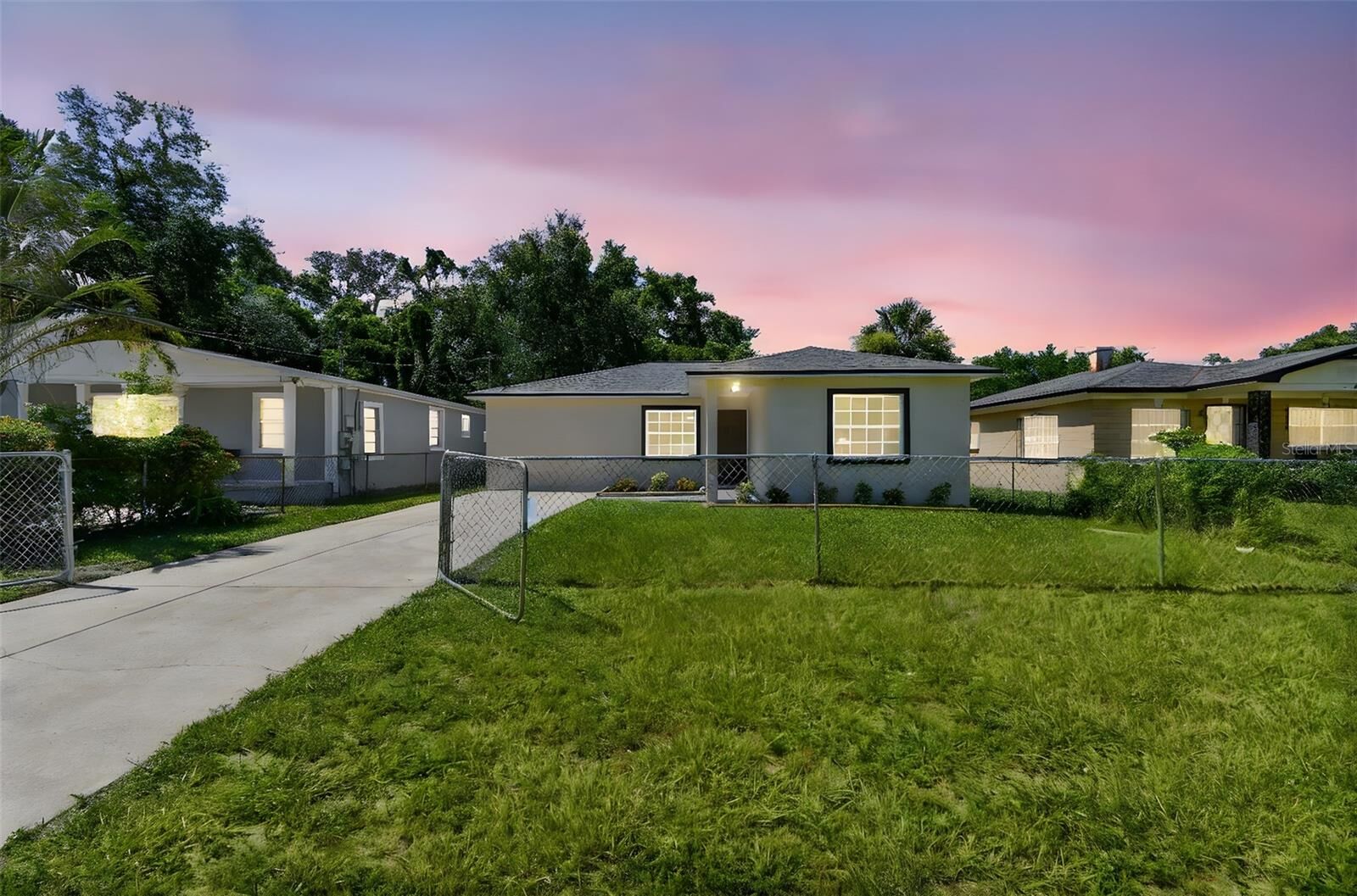 Property Photo:  1607 E Genesee Street  FL 33610 