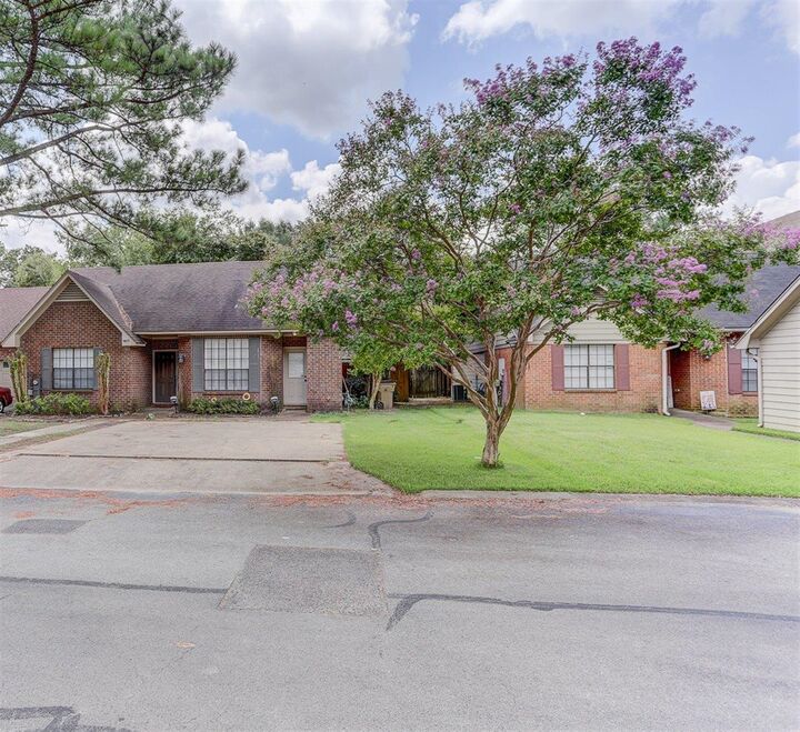 Property Photo: 6677 Millers Pond Cir TN 38119