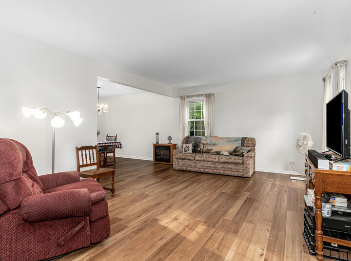 Property Photo:  1012 Apple Lane  IL 60148 