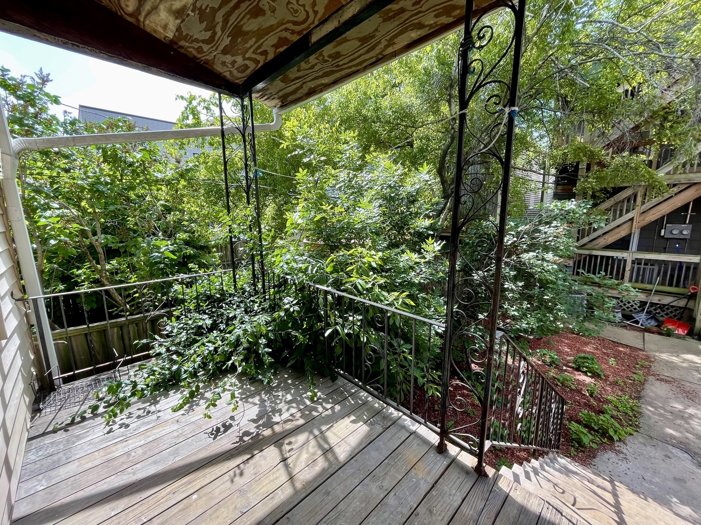 Property Photo: 1722 W Nelson Street Ch IL 60657