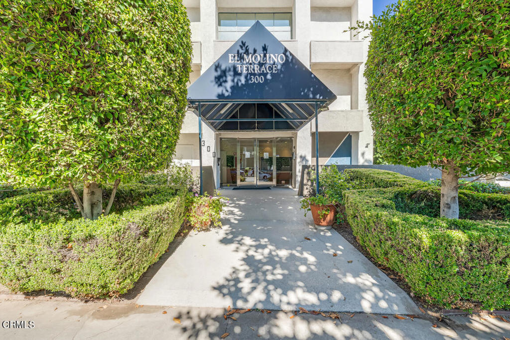 Property Photo: 300 N El Molino Avenue 201 CA 91101
