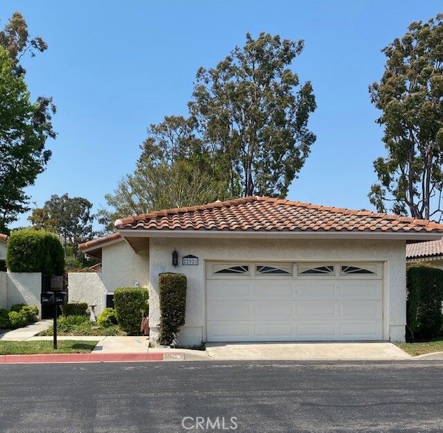 Property Photo:  22981 Via Cruz  CA 92677 