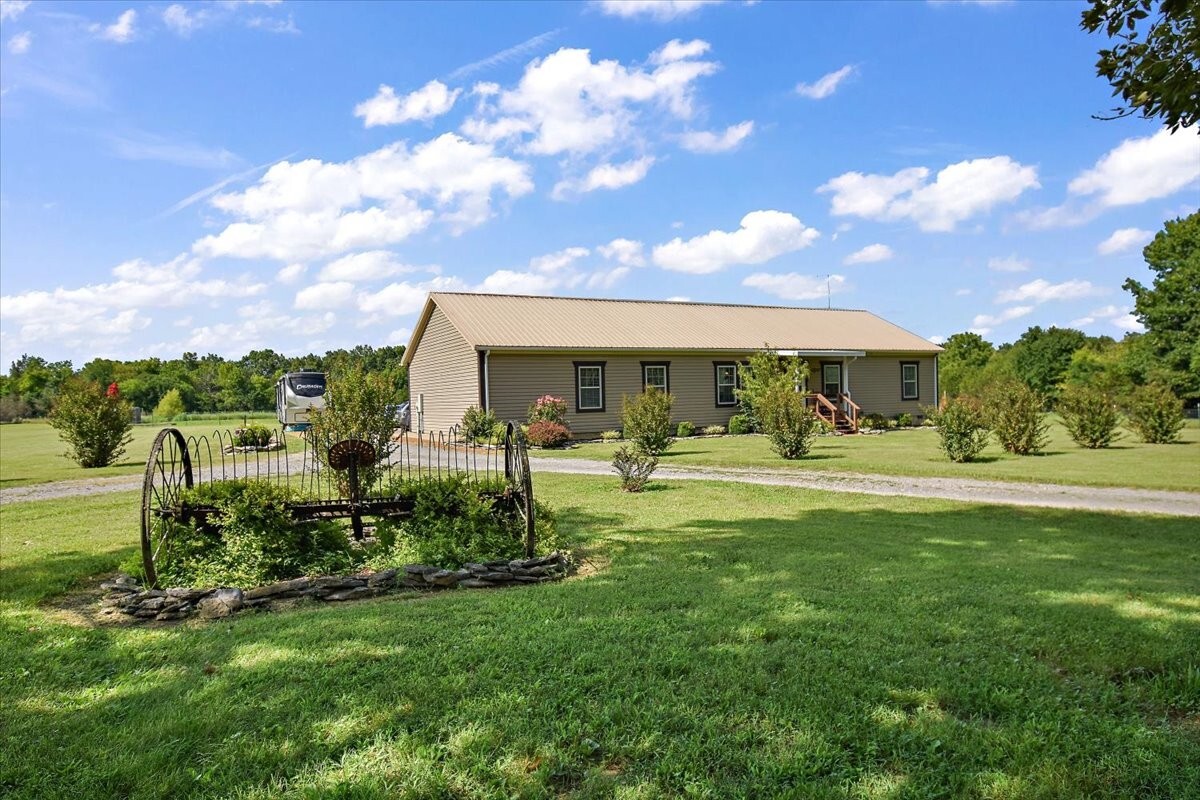 Property Photo: 7941 Manus Rd TN 37149