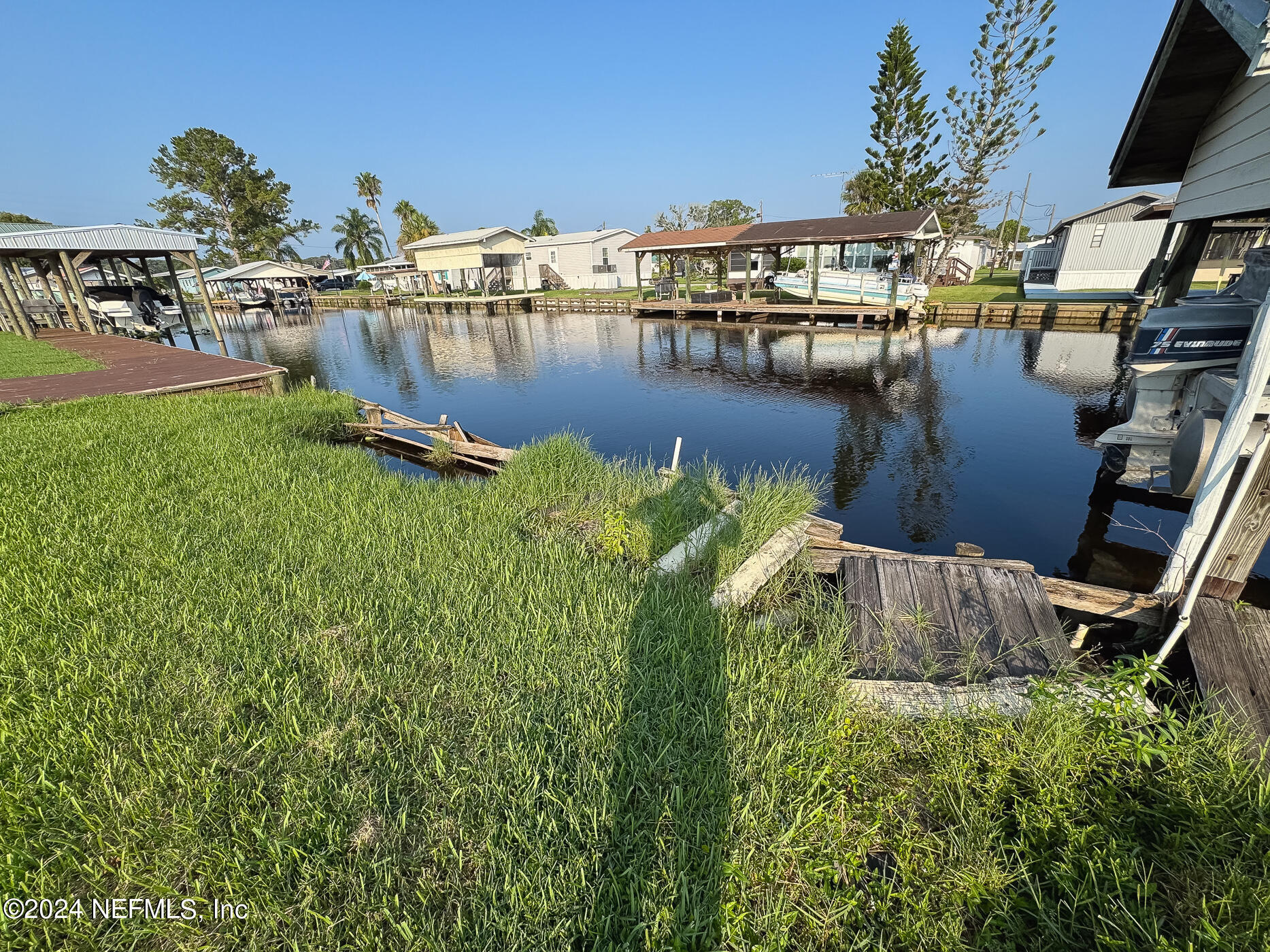 Property Photo: 146 Paradise Drive FL 32193