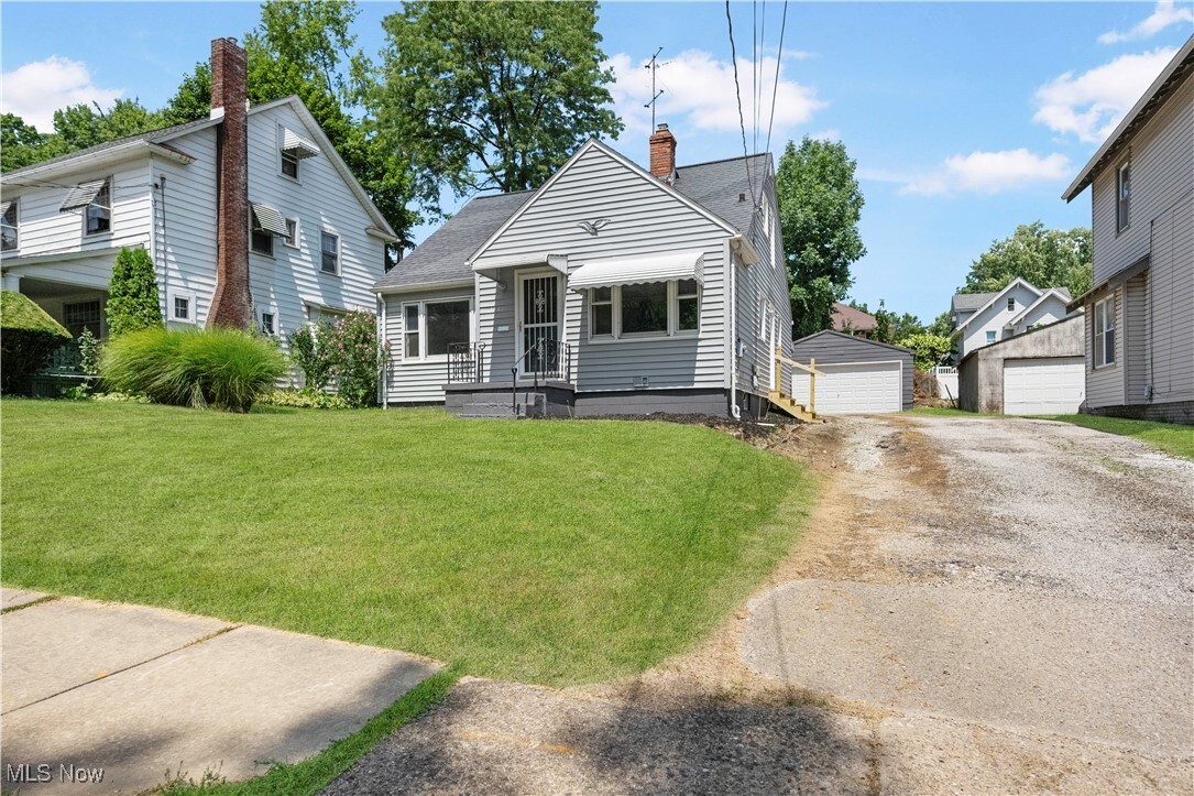 Property Photo:  1001 Emma Avenue  OH 44302 