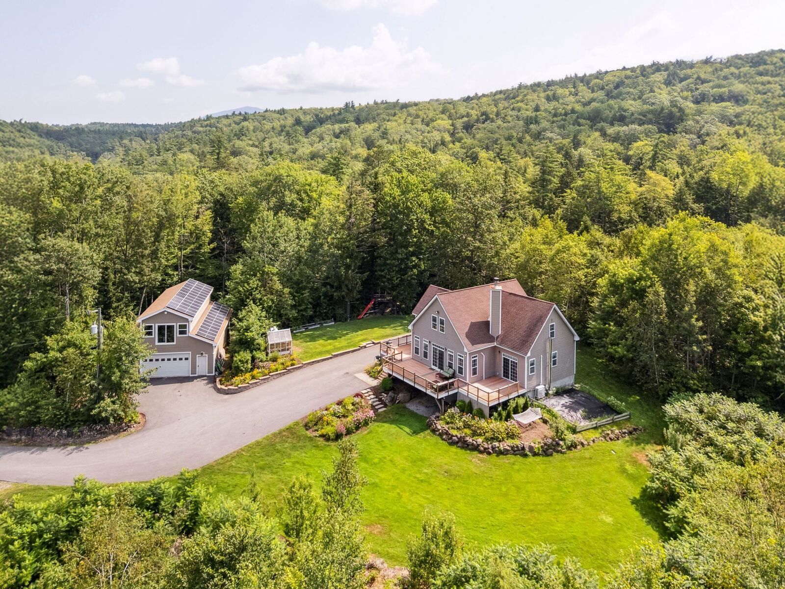 Property Photo: 994 Route 114 NH 03260