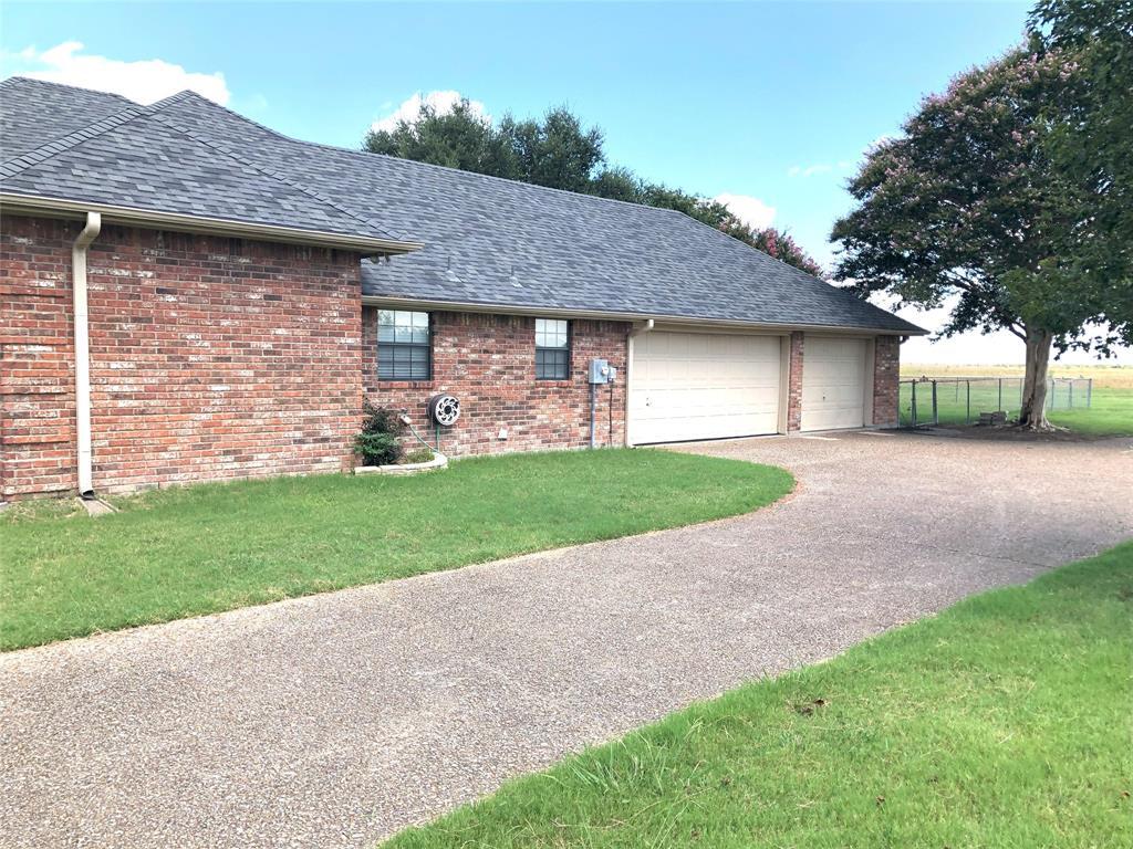 Property Photo: 930 Willow Lane TX 75165
