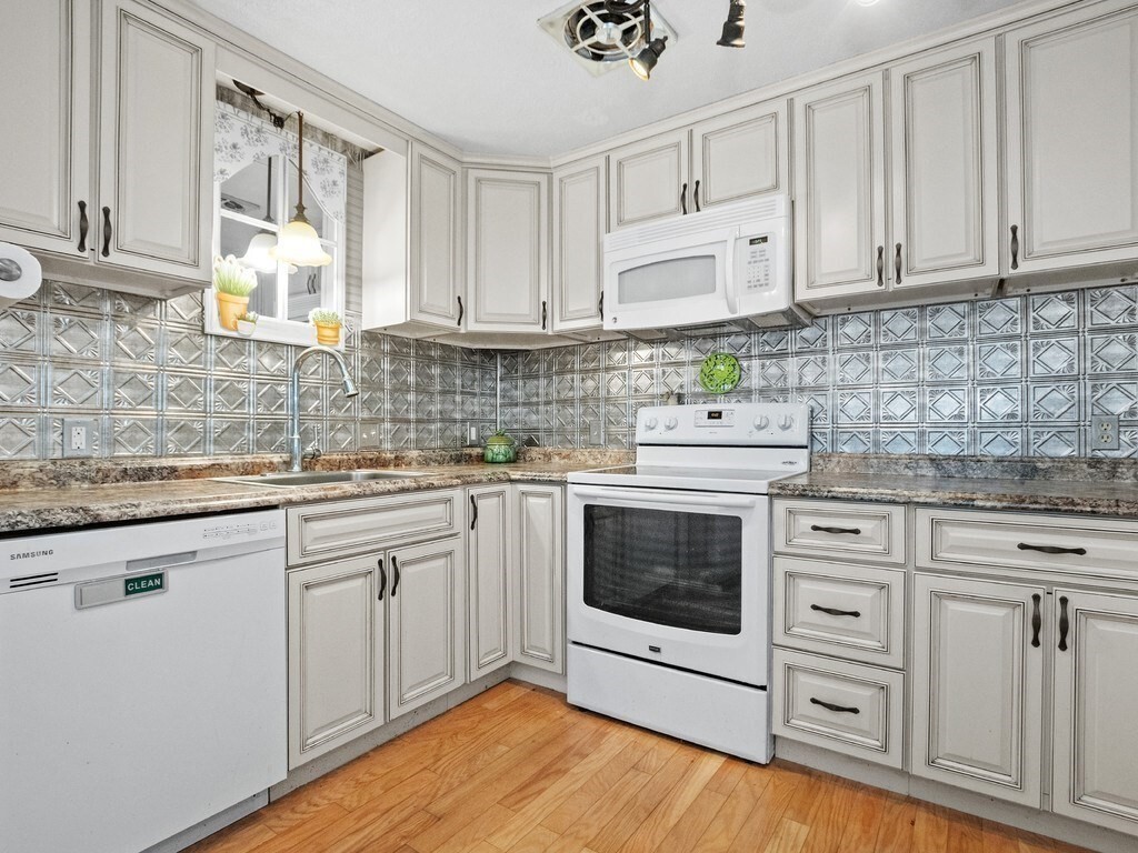 Property Photo:  20 Whitman Road B-1  MA 02453 