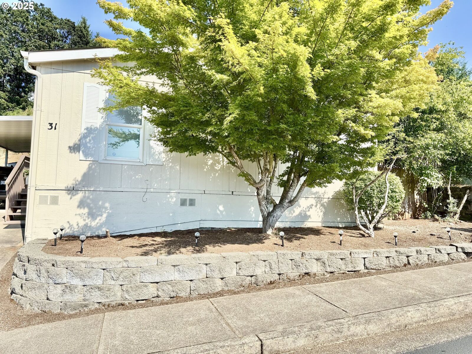 Property Photo: 2155 SE Robins Ln 31 OR 97306