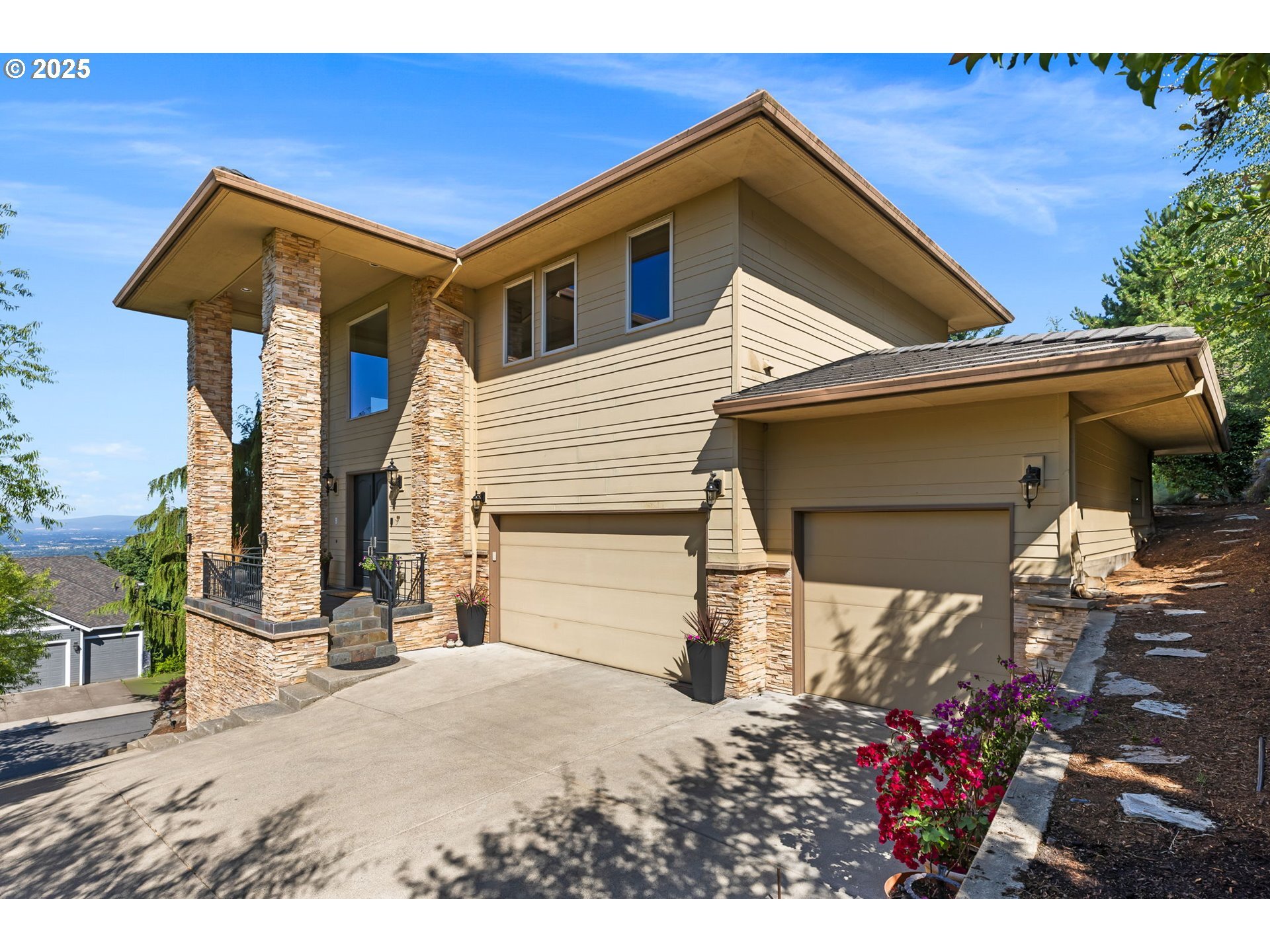Property Photo: 3246 NW Chapin Dr OR 97229