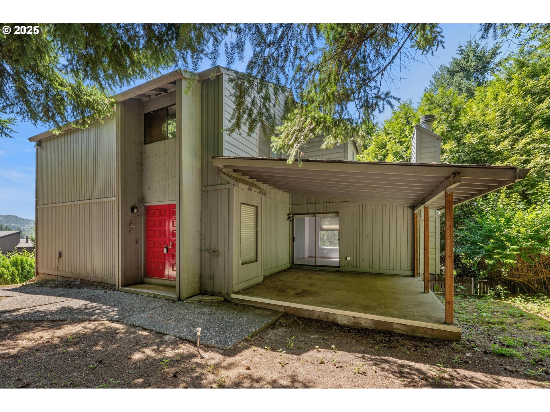 Property Photo: 65 SW Pleasant View Ave OR 97030