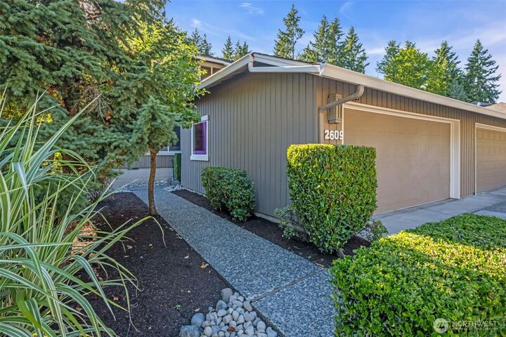 Property Photo:  2609  175th Avenue NE  WA 98052 