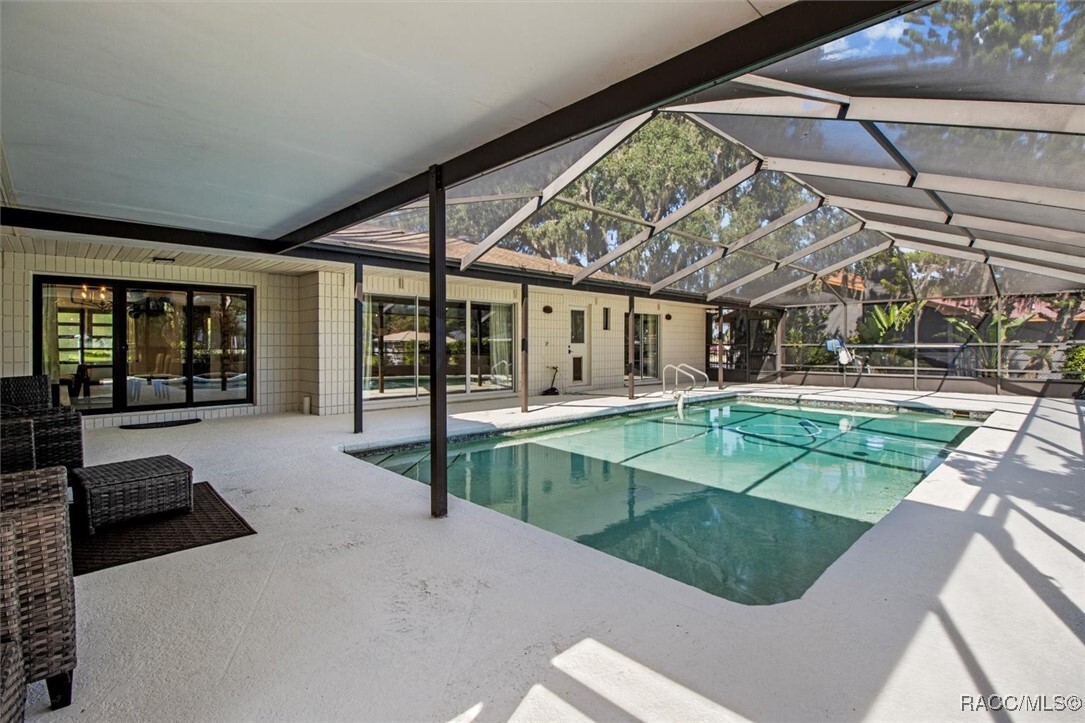 Property Photo: 827 SW Kings Bay Drive FL 34429
