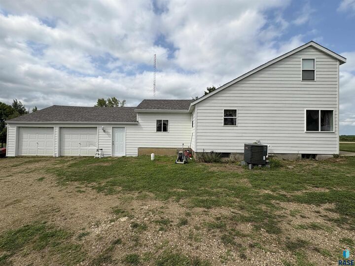 23281 452nd Ave  Madison SD 57042 photo